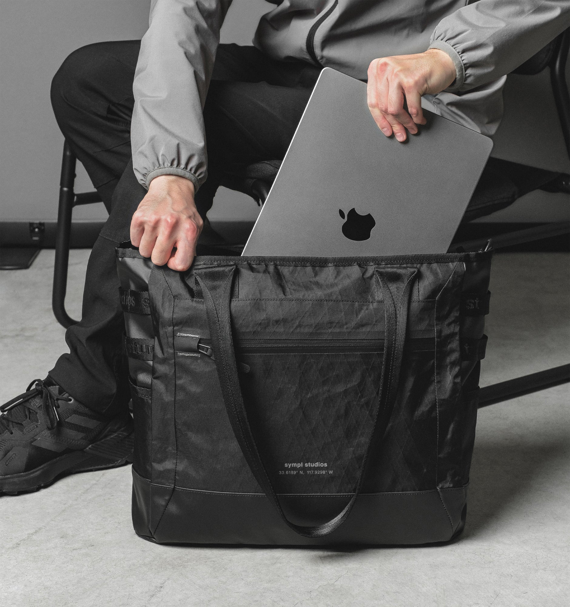 Sympl 16" All Terrain Tote 20L - Black